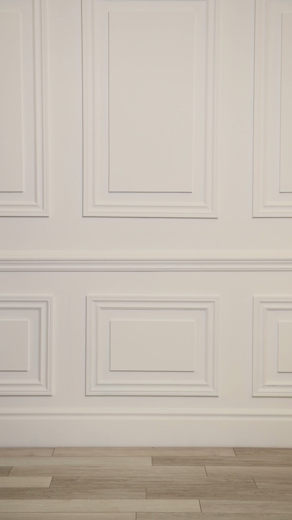 Video of woman wearing a multicolored white and blue tropical pareo which is tied at the bustline. 